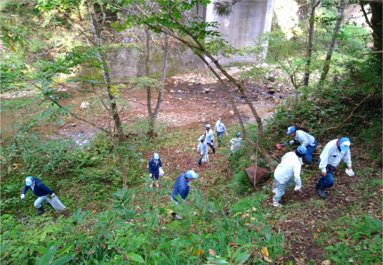 R3.10.11 河川清掃ボランティアの様子