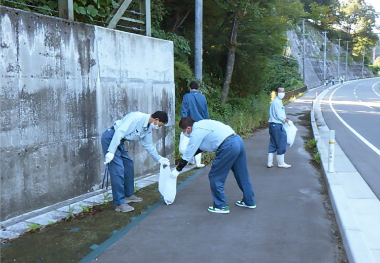 R3.9.21 マイロードサポート 道路清掃ボランティアの様子