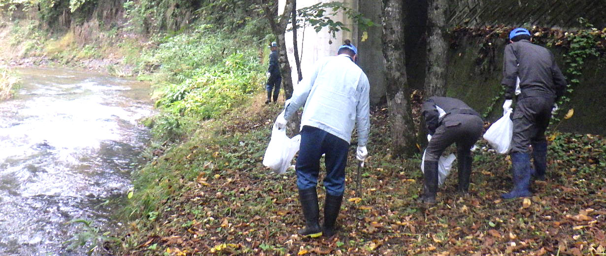 R7.10.14　ふるさとの川愛護活動（河川清掃ボランティア)の様子