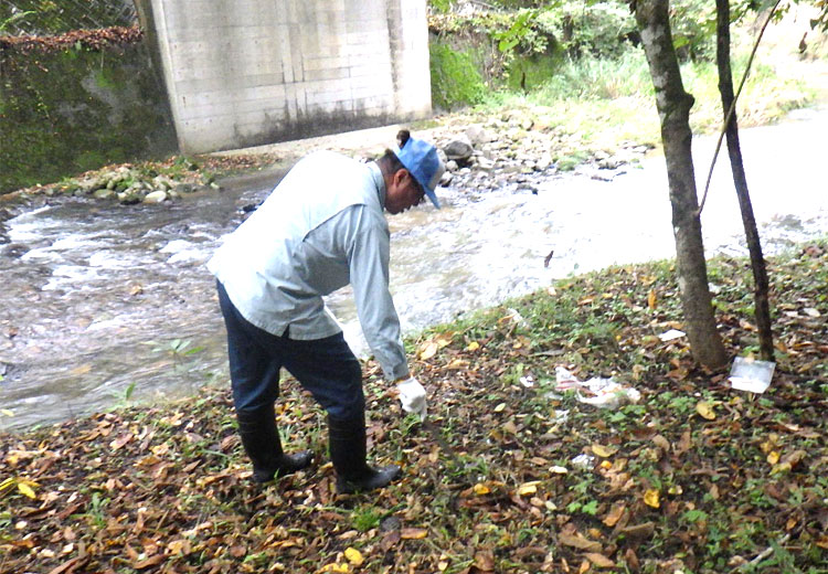 R7.10.14　ふるさとの川愛護活動（河川清掃ボランティア)の様子
